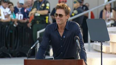 Tom Brady Epically Roasted Jets In Speech After Patriots Unveiled his Statue