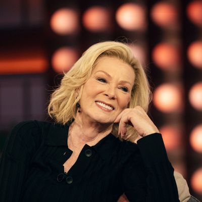 So We're All Obsessed With Jean Smart's Pixie Cut, Right?