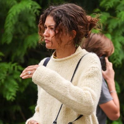 Zendaya Mixes the Butter Yellow Trend With Maison Margiela's Freaky Split-Toe Tabi Loafers While in London With Tom Holland