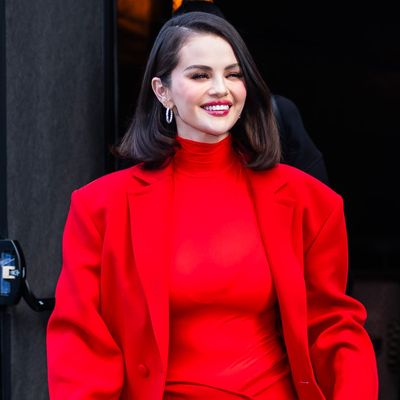 Selena Gomez Wears a Villa-Inspired Cult Gaia Dress to Meet the 'Love Island' Season 7 Cast