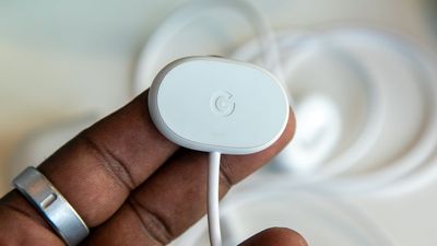 Does the Google Pixel Watch 4 support Qi wireless charging?