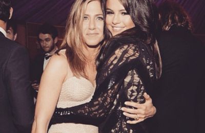 Selena Gomez helps Jennifer Aniston ‘lean into social media’