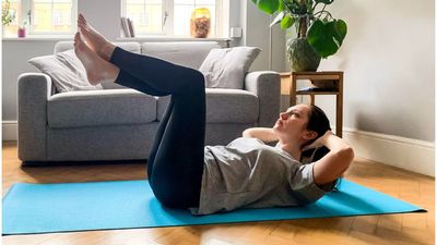Strengthen your core and tone your abs in 10 minutes with this trainer’s three-move abs finisher