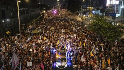 Thousands rally in Tel Aviv against Netanyahu's Gaza City takeover plan