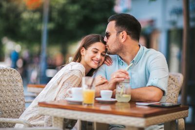 10 Romantic Questions That Reveal They’re Planning Around Your Paycheck