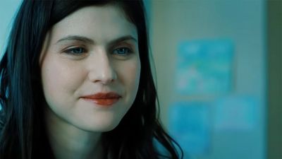 Alexandra Daddario Mixes Business With Party In Low-Cut Suit, But It’s Her New Hairdo That Has Me Most Enamored