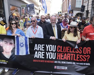 UK’s chief rabbi criticises Labour’s Palestine pledge at march for hostages