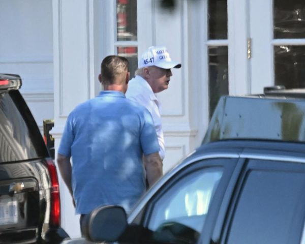 Trump to hold press conference after ordering homeless to leave Washington DC – US politics live