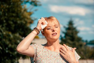 Why do heatwaves make us feel angry or anxious? Four ways to feel calmer when it’s hot