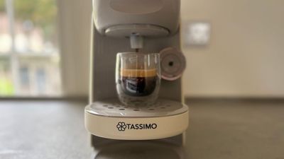Is it time for cosy coffees yet? This affordable machine makes an irresistible cinnamon bun latte