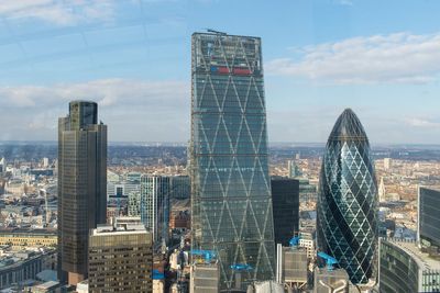 FTSE 100 climbs ahead of jobs data