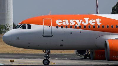 Cape Verde hotel guests got more than they bargained for when this EasyJet pilot hit the bar