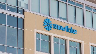 Snowflake Nears 52-Week High On AI Boom, Big Tech Spending Spree