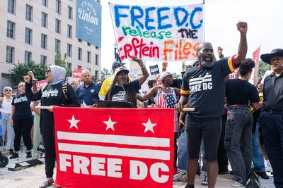 Trump takes over MPD, claiming crime in District of Columbia is ‘out of control’ - Roll Call