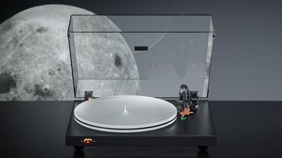 Fosi Audio’s first ever turntable is a Pro-Ject-priced player