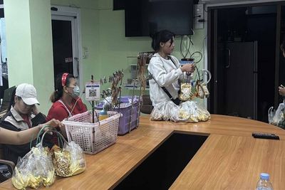 Foreign vendors leap into sea to flee Pattaya police