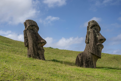 Mysterious, New Easter Island Statue Appears In The Middle Of A Lake - Scientists Baffled: What Could It Mean?