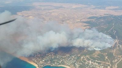 More than 2,000 people evacuated from Spanish resort of Tarifa over advancing wildfire