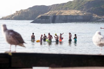 Amber health warnings in place as heatwave temperatures set to hit 34C