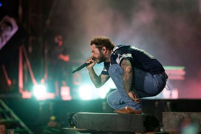 Sziget 2025 review – Post Malone is a lively, unserious showman, while Chappell Roan is at the top of her game
