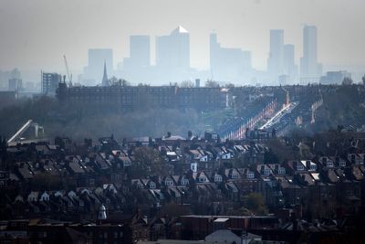 High pollution warning issued in London as capital braces for 34C heat