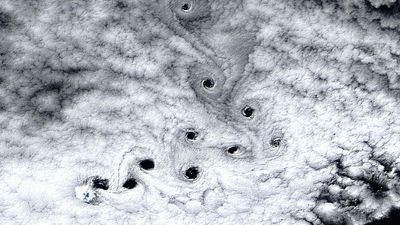 10 bizarre 'dark voids' appear in the skies over uninhabited island near Antarctica — Earth from space