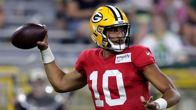 Packers' Jordan Love Will Undergo 'Little Procedure' on Left Thumb