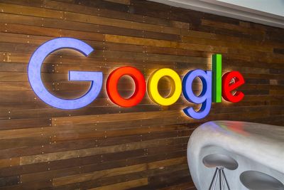Alphabet Reclaims $200 Threshold—Bull Run Reignited?