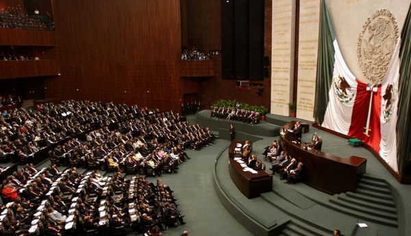 Sinaloa Cartel Associates Reportedly Got More Than 20 Senate 'Adviser' IDs from Mexican Political Parties