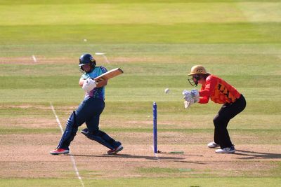 Alice Capsey hits overdue Hundred half-century as Invincibles clip Phoenix wings
