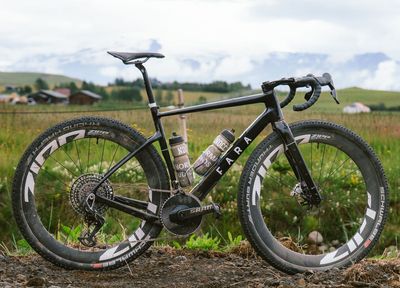 The Fara Gr4 is an all-out gravel machine with massive tyre clearance designed to do it all
