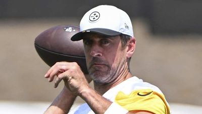 Aaron Rodgers Gets Treatment From Steelers Trainer After Being Stepped On at Practice