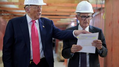 Trump threatens to sue the ‘loser’ he appointed for saving the economy from complete devastation