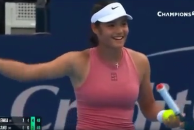 Tennis star struggles to keep cool after complaining about crying baby in stadium