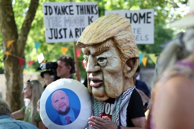 'Not Welcome': English Town Protests Against JD Vance's Holiday