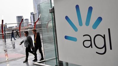 Energy retailer profits slump, looks to renewables