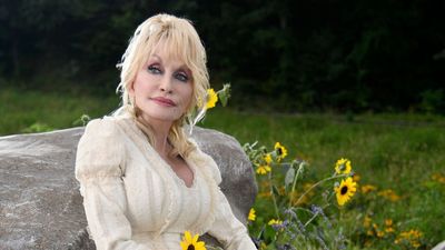 Dolly Parton just made cast iron cool again with a playful twist – here’s how to steal her style for under $60