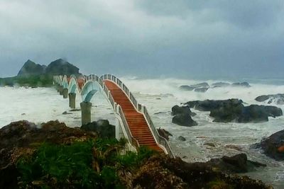 Typhoon Podul makes landfall in Taiwan