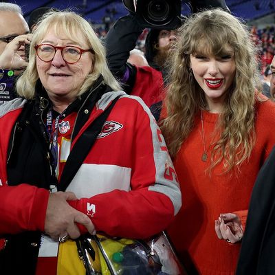 Travis Kelce Got Emotional Explaining How Taylor Swift and His Mom Are Alike