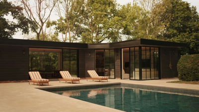 The New Forest Pool House That Embraces Its Surroundings Through Nature and Beauty — Along With Plenty of Luxury Touches