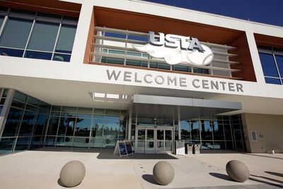 The group in charge of tennis in the US is starting its first coaching program