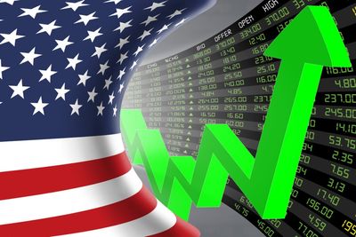 S&P 500 Could Hit 7,500 By Spring 2026, Says Chief Strategist, Cites Blockchain-Led 'Unreasonable Rally'