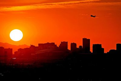 More than 400 people suspected to have died from extreme heat in Arizona county