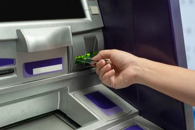 7 ATM Withdrawal Behaviors That Raise Government Surveillance Flags