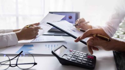 7 Frugal Habits That Save You From Going Broke, According to Austin Williams