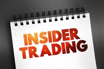 5 Stocks Insiders Are Selling That Analysts Say Buy