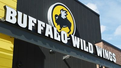 Buffalo Wild Wings server follows Minnesota teen to the bathroom, demands her to ‘prove’ she’s a girl