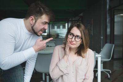 9 Ways Men Accidentally Undermine Themselves in Arguments