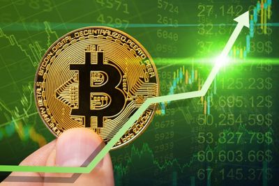 Bitcoin Sets New All-Time High At $124,000 As Record-Breaking Surge Continues