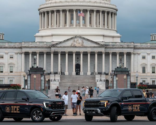 Trump news at a glance: president eyes ‘long-term’ DC police takeover; warns Putin of consequences if no ceasefire reached